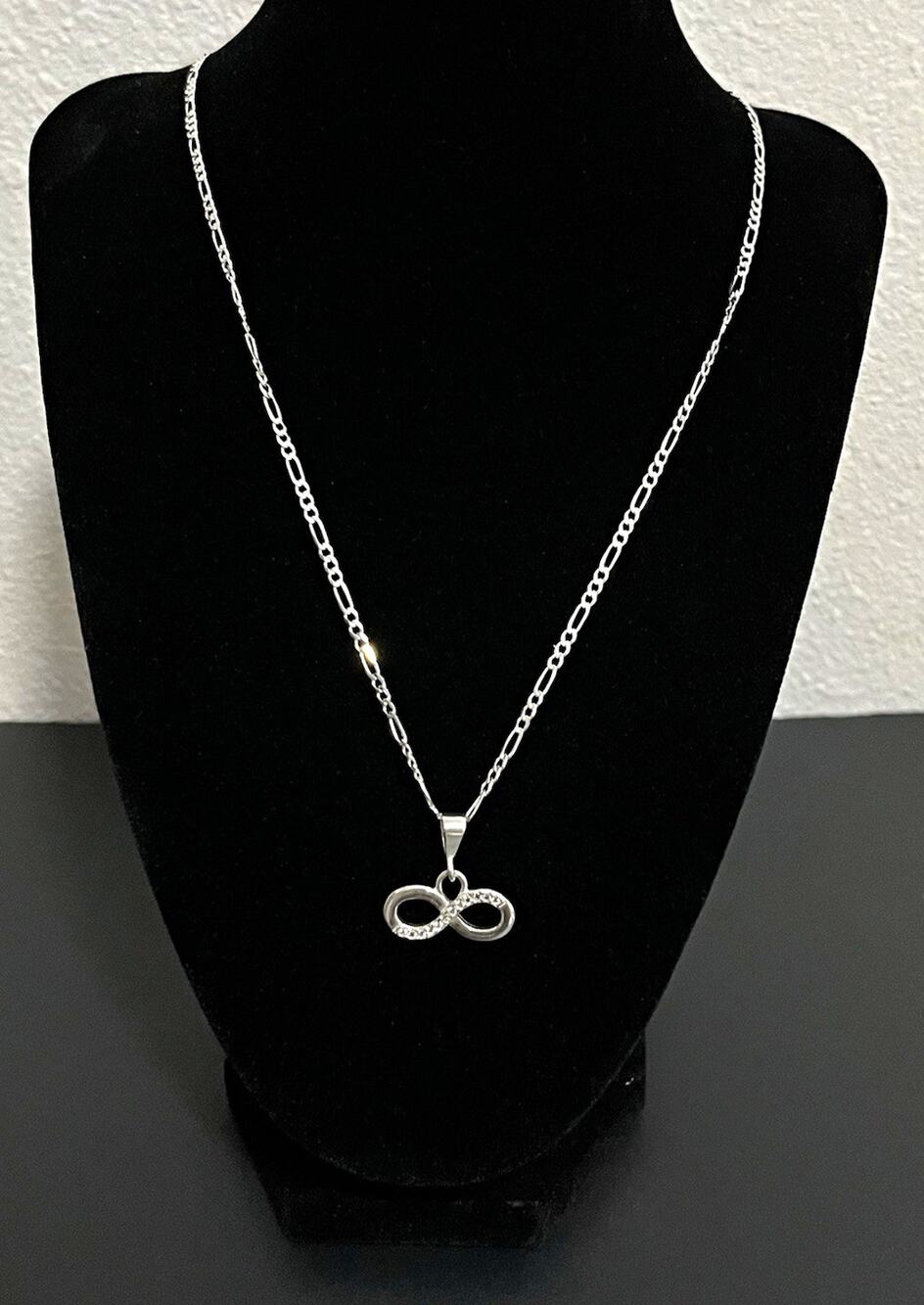 Silver Tone Cable Chain Necklace Infinity Charm Pendant Lobster 18 in No Stone